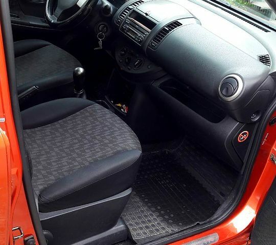 Красный Ниссан Ноут, объемом двигателя 1.4 л и пробегом 322 тыс. км за 3900 $, фото 4 на Automoto.ua