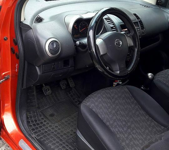 Червоний Ніссан Ноут, об'ємом двигуна 1.4 л та пробігом 322 тис. км за 3900 $, фото 5 на Automoto.ua