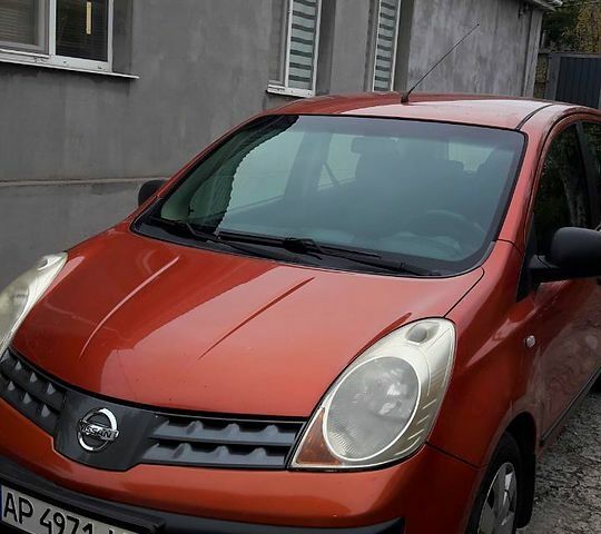 Красный Ниссан Ноут, объемом двигателя 1.4 л и пробегом 322 тыс. км за 3900 $, фото 1 на Automoto.ua