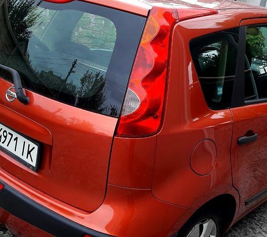 Красный Ниссан Ноут, объемом двигателя 1.4 л и пробегом 322 тыс. км за 3900 $, фото 2 на Automoto.ua