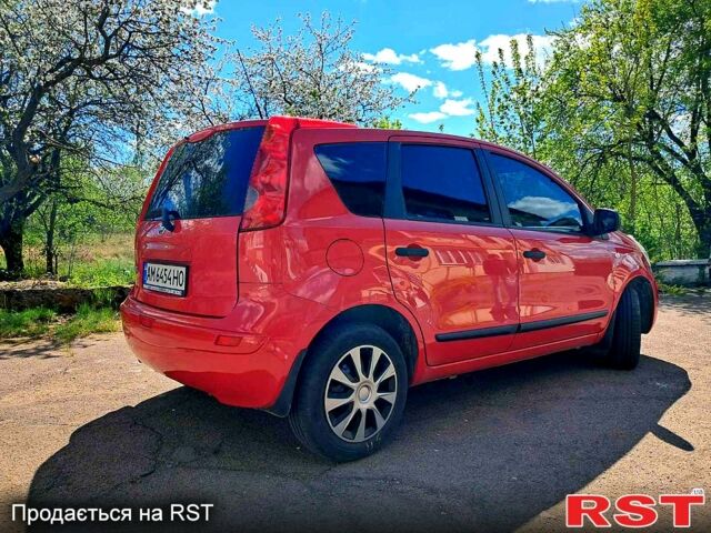 Красный Ниссан Ноут, объемом двигателя 1.4 л и пробегом 182 тыс. км за 5800 $, фото 3 на Automoto.ua