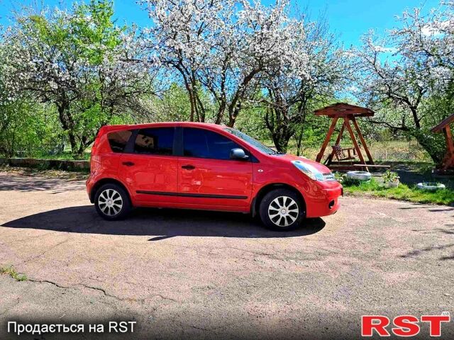 Красный Ниссан Ноут, объемом двигателя 1.4 л и пробегом 182 тыс. км за 5800 $, фото 1 на Automoto.ua