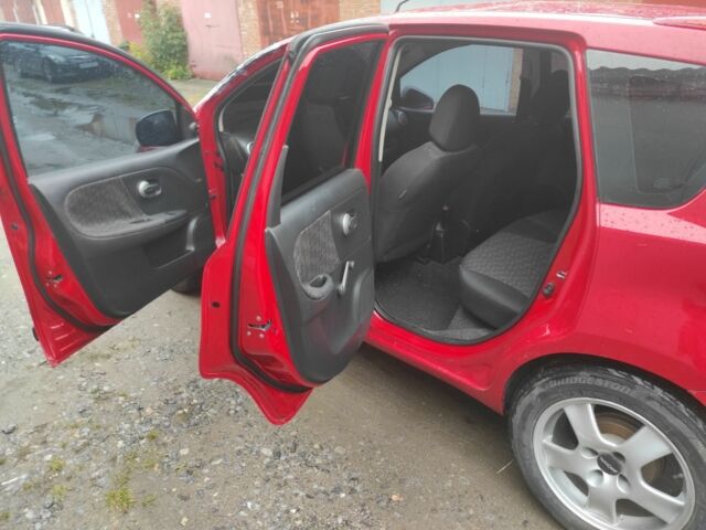 Красный Ниссан Ноут, объемом двигателя 1.4 л и пробегом 290 тыс. км за 2500 $, фото 7 на Automoto.ua