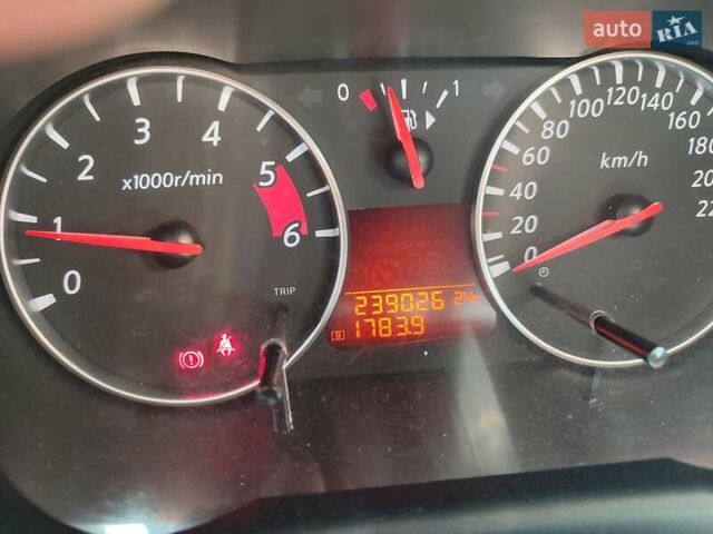 Ниссан Ноут, объемом двигателя 1.39 л и пробегом 240 тыс. км за 6100 $, фото 4 на Automoto.ua