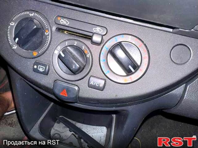 Ниссан Ноут, объемом двигателя 1.4 л и пробегом 200 тыс. км за 3500 $, фото 3 на Automoto.ua
