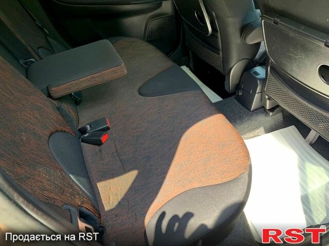 Ниссан Ноут, объемом двигателя 1.6 л и пробегом 200 тыс. км за 7700 $, фото 7 на Automoto.ua