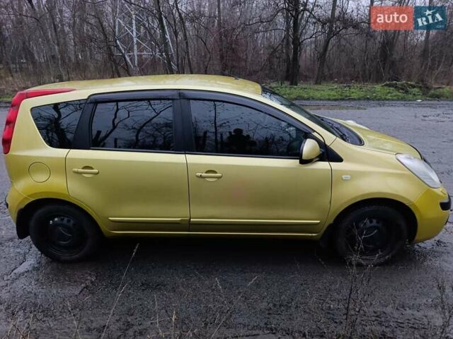 Желтый Ниссан Ноут, объемом двигателя 1.39 л и пробегом 232 тыс. км за 4300 $, фото 5 на Automoto.ua
