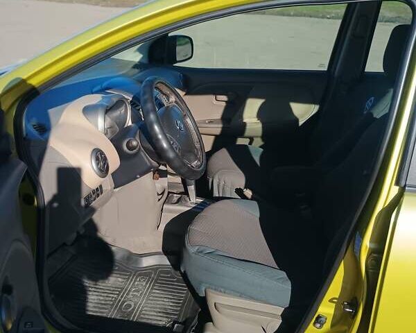 Желтый Ниссан Ноут, объемом двигателя 1.6 л и пробегом 153 тыс. км за 5800 $, фото 3 на Automoto.ua