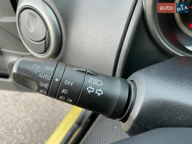 Ніссан Ноут 2006 у Києві на Automoto.ua Жовтий Ніссан Ноут, об'ємом двигуна 1.6 л та пробігом 232 тис. км за 5400 $, фото 40 на Automoto.ua