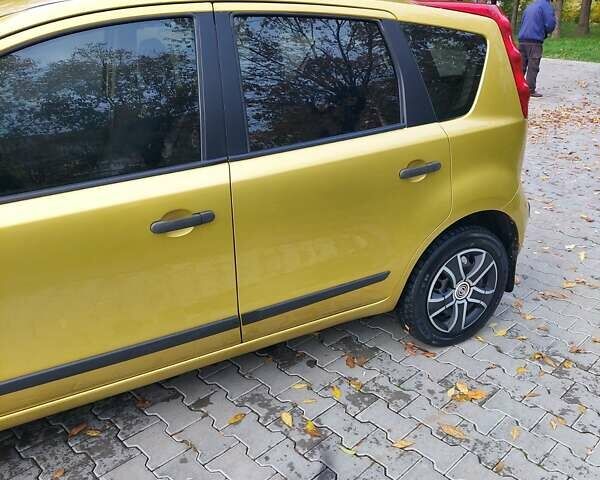 Желтый Ниссан Ноут, объемом двигателя 1.39 л и пробегом 375 тыс. км за 5000 $, фото 5 на Automoto.ua
