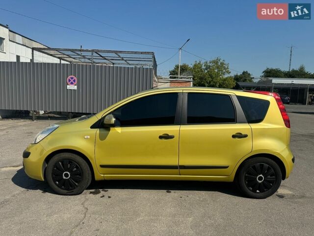Желтый Ниссан Ноут, объемом двигателя 1.6 л и пробегом 217 тыс. км за 5900 $, фото 1 на Automoto.ua