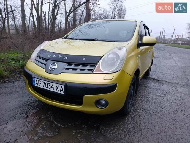 Желтый Ниссан Ноут, объемом двигателя 1.39 л и пробегом 232 тыс. км за 4300 $, фото 3 на Automoto.ua