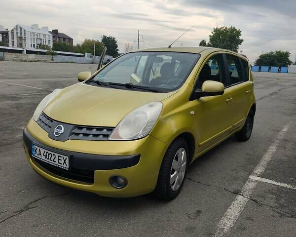 Желтый Ниссан Ноут, объемом двигателя 1.39 л и пробегом 180 тыс. км за 4000 $, фото 1 на Automoto.ua