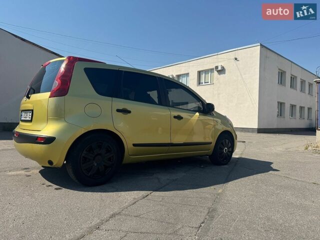 Желтый Ниссан Ноут, объемом двигателя 1.6 л и пробегом 217 тыс. км за 5900 $, фото 2 на Automoto.ua