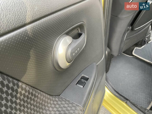 Ніссан Ноут 2006 у Києві на Automoto.ua Жовтий Ніссан Ноут, об'ємом двигуна 1.6 л та пробігом 232 тис. км за 5400 $, фото 26 на Automoto.ua