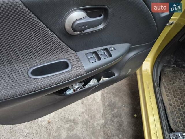 Ниссан Ноут 2007 в Киеве на Automoto.ua Желтый Ниссан Ноут, объемом двигателя 1.6 л и пробегом 113 тыс. км за 4200 $, фото 3 на Automoto.ua
