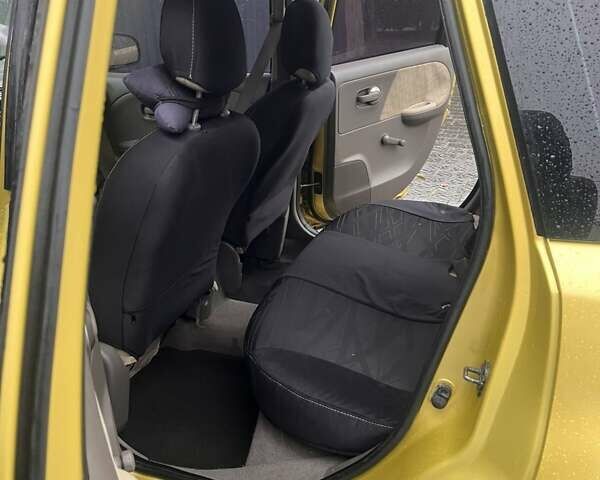 Желтый Ниссан Ноут, объемом двигателя 1.39 л и пробегом 205 тыс. км за 5000 $, фото 6 на Automoto.ua