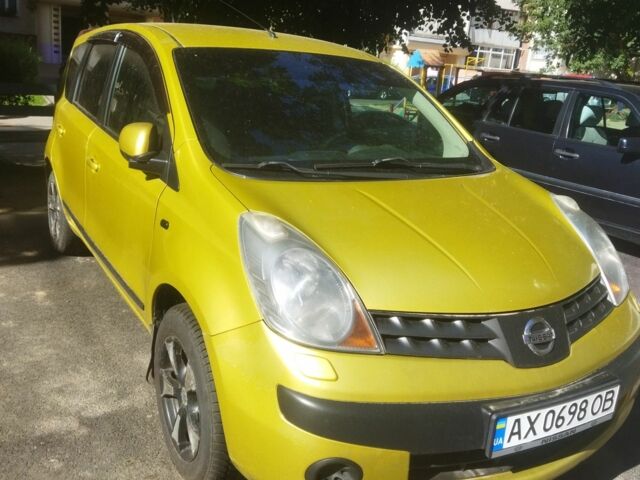 Желтый Ниссан Ноут, объемом двигателя 1.4 л и пробегом 272 тыс. км за 4200 $, фото 5 на Automoto.ua