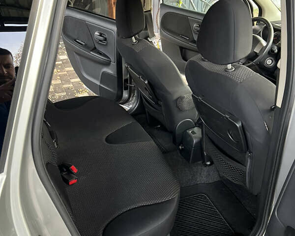 Серый Ниссан Ноут, объемом двигателя 1.6 л и пробегом 192 тыс. км за 5700 $, фото 19 на Automoto.ua