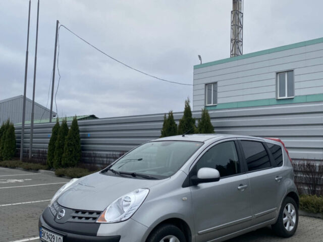 Сірий Ніссан Ноут, об'ємом двигуна 1.6 л та пробігом 215 тис. км за 4600 $, фото 1 на Automoto.ua