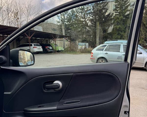 Сірий Ніссан Ноут, об'ємом двигуна 1.6 л та пробігом 185 тис. км за 6800 $, фото 26 на Automoto.ua