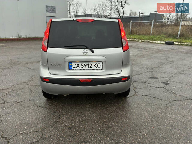Сірий Ніссан Ноут, об'ємом двигуна 1.6 л та пробігом 131 тис. км за 6200 $, фото 3 на Automoto.ua