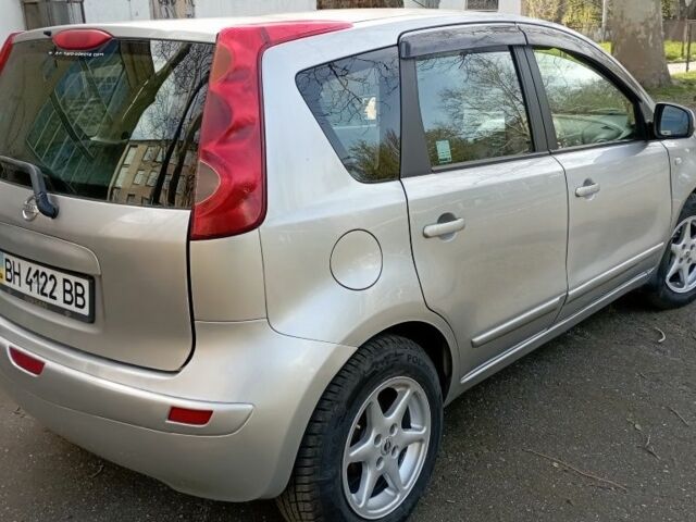 Серый Ниссан Ноут, объемом двигателя 1.6 л и пробегом 217 тыс. км за 4500 $, фото 4 на Automoto.ua