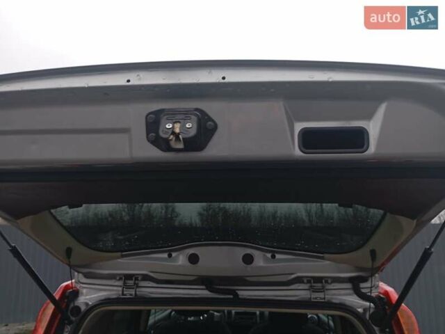 Сірий Ніссан Ноут, об'ємом двигуна 1.4 л та пробігом 178 тис. км за 4500 $, фото 7 на Automoto.ua