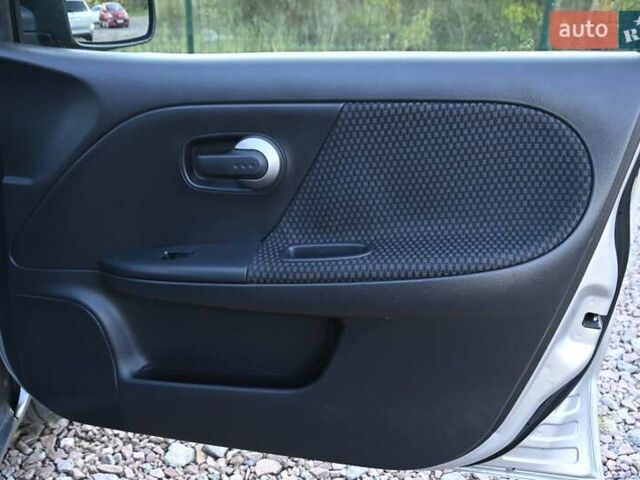 Сірий Ніссан Ноут, об'ємом двигуна 1.6 л та пробігом 198 тис. км за 5150 $, фото 27 на Automoto.ua