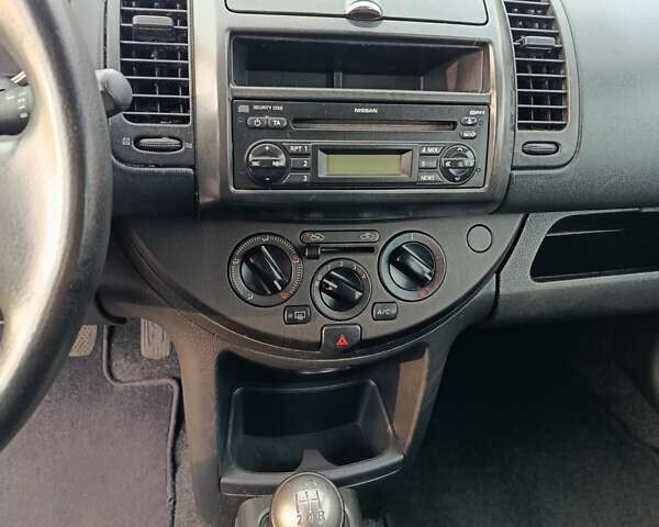 Серый Ниссан Ноут, объемом двигателя 1.4 л и пробегом 218 тыс. км за 4500 $, фото 24 на Automoto.ua