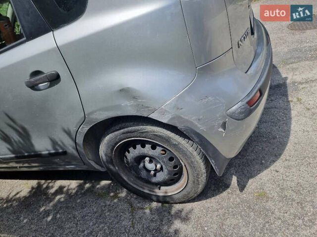 Серый Ниссан Ноут, объемом двигателя 1.4 л и пробегом 200 тыс. км за 6000 $, фото 1 на Automoto.ua