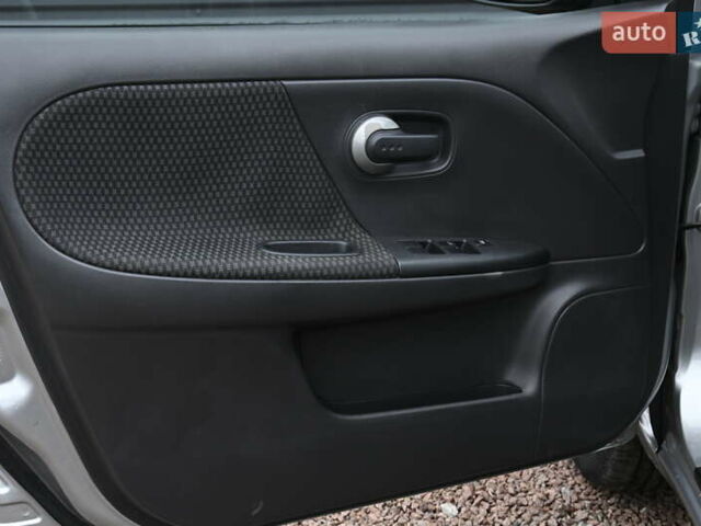 Сірий Ніссан Ноут, об'ємом двигуна 1.6 л та пробігом 258 тис. км за 5150 $, фото 14 на Automoto.ua