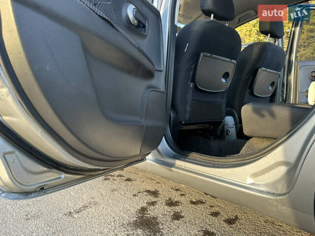 Серый Ниссан Ноут, объемом двигателя 1.6 л и пробегом 311 тыс. км за 5100 $, фото 20 на Automoto.ua