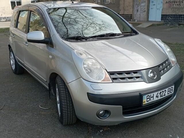 Серый Ниссан Ноут, объемом двигателя 1.6 л и пробегом 217 тыс. км за 4500 $, фото 6 на Automoto.ua