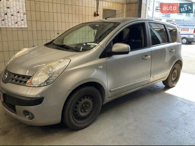 Сірий Ніссан Ноут, об'ємом двигуна 1.4 л та пробігом 130 тис. км за 5450 $, фото 98 на Automoto.ua