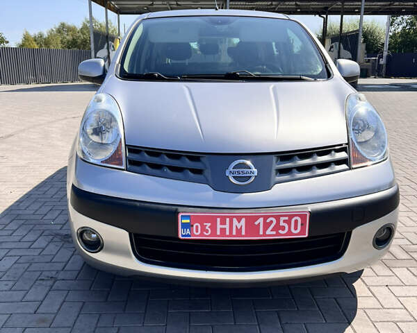Серый Ниссан Ноут, объемом двигателя 1.6 л и пробегом 200 тыс. км за 5400 $, фото 2 на Automoto.ua