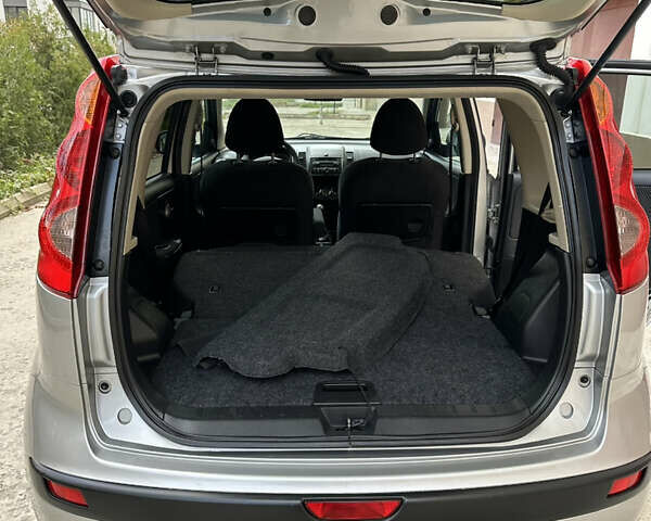 Сірий Ніссан Ноут, об'ємом двигуна 1.4 л та пробігом 130 тис. км за 5450 $, фото 58 на Automoto.ua