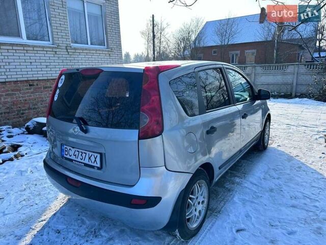 Сірий Ніссан Ноут, об'ємом двигуна 1.6 л та пробігом 181 тис. км за 5200 $, фото 2 на Automoto.ua