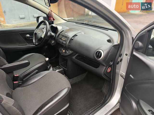 Сірий Ніссан Ноут, об'ємом двигуна 1.6 л та пробігом 90 тис. км за 5999 $, фото 30 на Automoto.ua