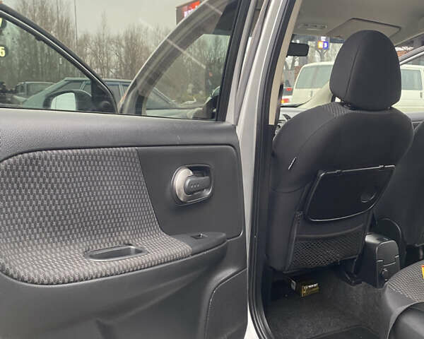 Сірий Ніссан Ноут, об'ємом двигуна 1.6 л та пробігом 214 тис. км за 5200 $, фото 25 на Automoto.ua