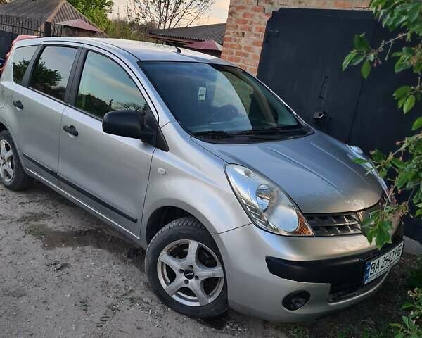 Сірий Ніссан Ноут, об'ємом двигуна 1.4 л та пробігом 224 тис. км за 5500 $, фото 2 на Automoto.ua