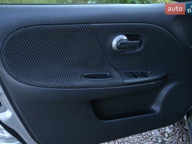 Сірий Ніссан Ноут, об'ємом двигуна 1.6 л та пробігом 198 тис. км за 5150 $, фото 11 на Automoto.ua