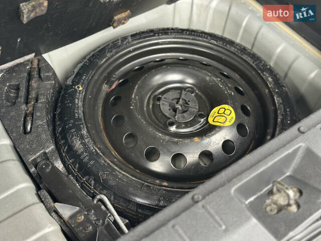 Серый Ниссан Ноут, объемом двигателя 1.6 л и пробегом 185 тыс. км за 6500 $, фото 19 на Automoto.ua