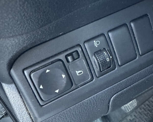 Серый Ниссан Ноут, объемом двигателя 1.4 л и пробегом 187 тыс. км за 5400 $, фото 9 на Automoto.ua