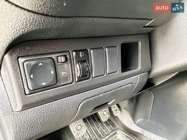 Серый Ниссан Ноут, объемом двигателя 1.4 л и пробегом 208 тыс. км за 5000 $, фото 26 на Automoto.ua