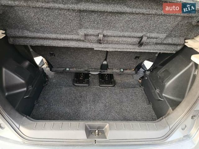 Серый Ниссан Ноут, объемом двигателя 1.4 л и пробегом 218 тыс. км за 4500 $, фото 35 на Automoto.ua