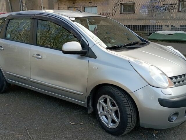 Серый Ниссан Ноут, объемом двигателя 1.6 л и пробегом 217 тыс. км за 4500 $, фото 7 на Automoto.ua