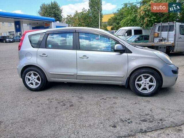 Серый Ниссан Ноут, объемом двигателя 1.6 л и пробегом 200 тыс. км за 4300 $, фото 6 на Automoto.ua