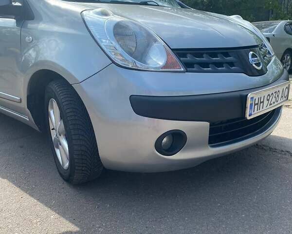 Сірий Ніссан Ноут, об'ємом двигуна 1.5 л та пробігом 148 тис. км за 4300 $, фото 3 на Automoto.ua