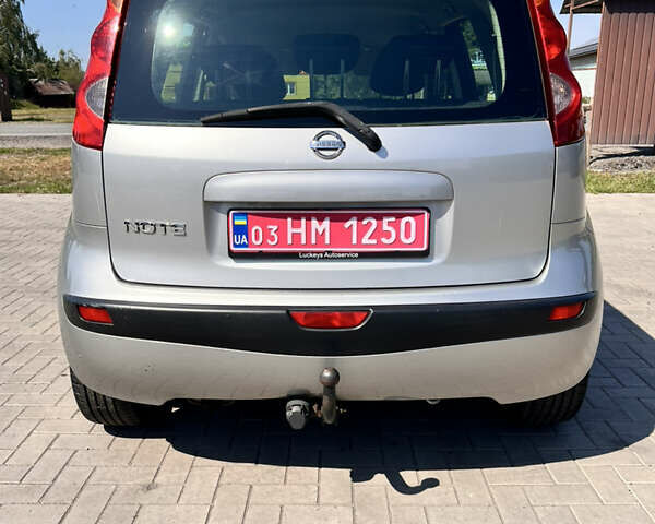 Серый Ниссан Ноут, объемом двигателя 1.6 л и пробегом 200 тыс. км за 5200 $, фото 5 на Automoto.ua